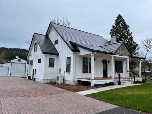 Brownsville Casa | Fabulous Solar Powered Farmhouse