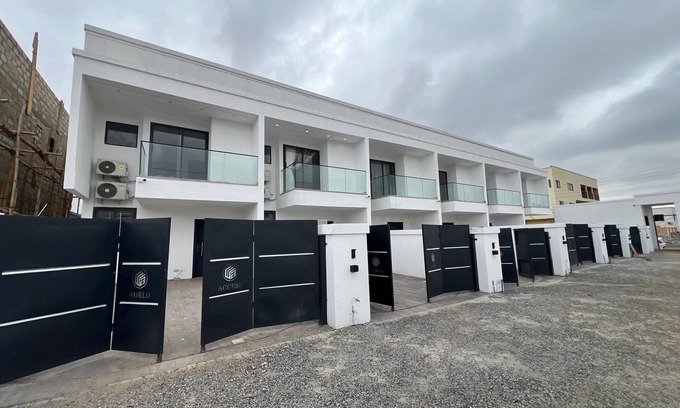 Accra Casa | Fabulous townhome with AC in vibrant Accra about 20 mins from Kotoka Airport.