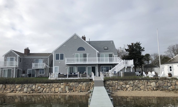 West Yarmouth Casa | Fabulosa casa frente al agua con muelle privado y muelle, playa y hoguera