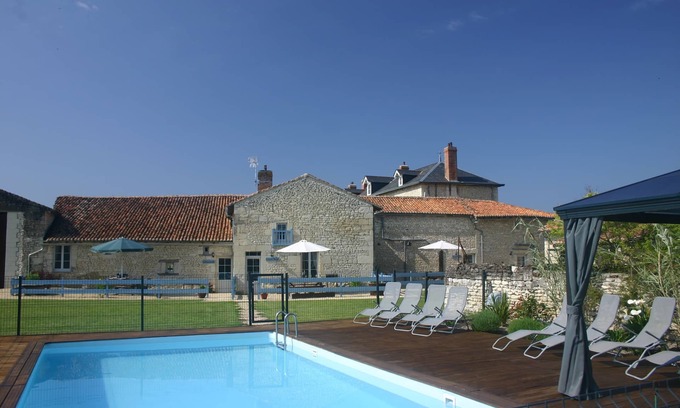 Princay Casa | Fabuloso complejo de cabañas recientemente convertido con piscina cerca de Richelieu