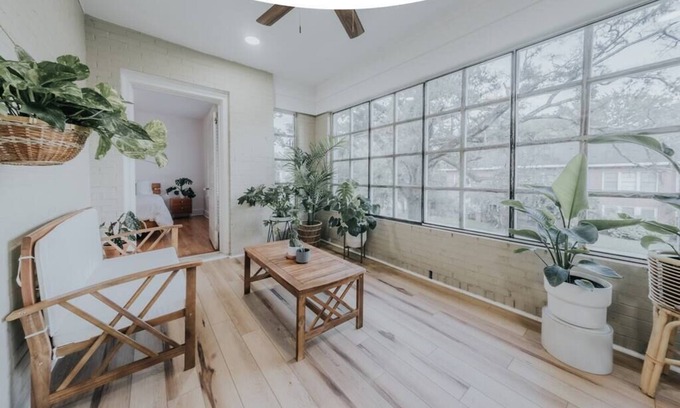 Caddo Heights-South Highlands Apartamento | Fabulously Furnished Forest - 2BR/1BA