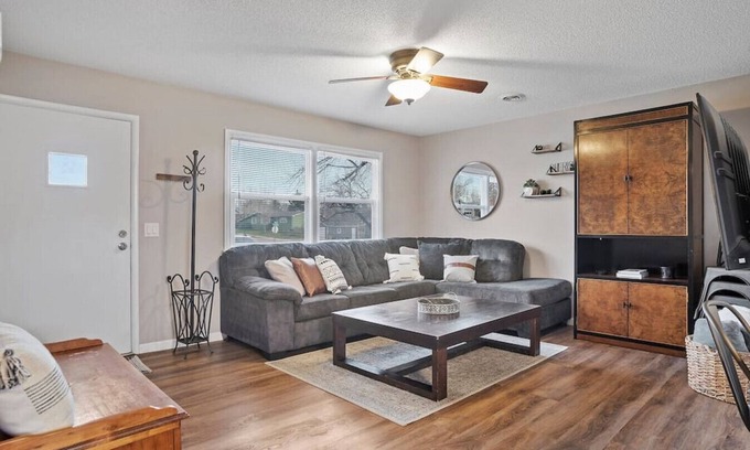 Rapid City Apartamento | Fairmont · ★Pet Friendly★Large Fenced Backyard★Covered Patio