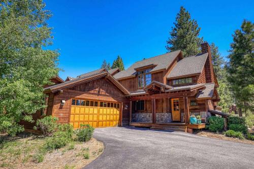 Truckee Casa | Fairway Drive 13151 by East West Hospitality