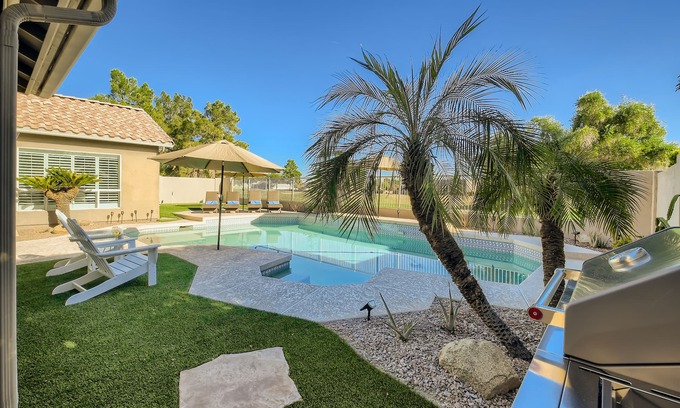 Superstition Springs Casa | Fairway home, Sleeps 8, heated pool, putting green & music room