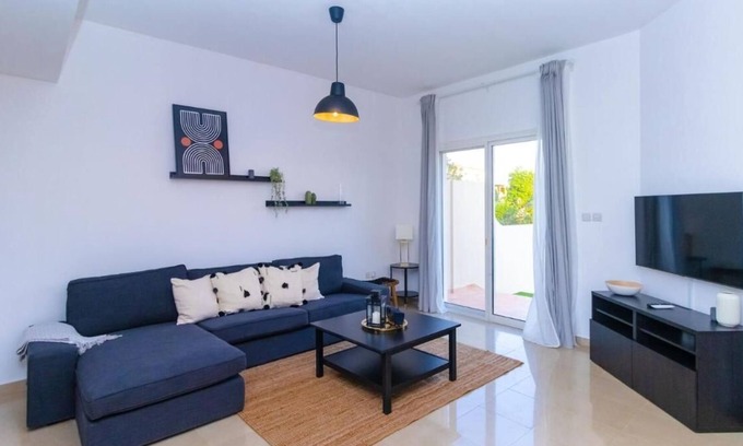 Al Hamra Village Villa | Villa Fairways de 3 dormitorios con piscina de inmersión y barbacoa