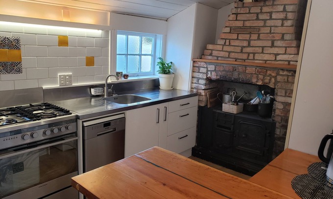 Thorndon Cabaña | Fairytale Cottage in Thorndon - The original tiny house!