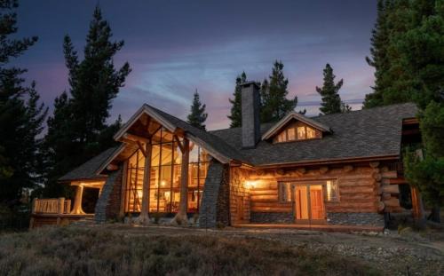 Alexandra Casa | Fairytale Log Cabin - Homewood Forest Retreat
