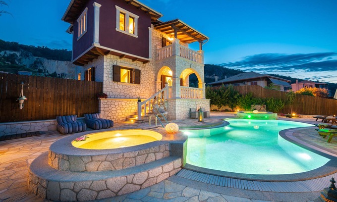 Apolpaina Villa | Villa de cuento de hadas, en el corazón de la ciudad de Lefkas y la playa de Agios Ioannis.¡¡¡En oferta!!!