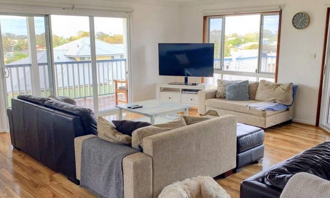 Falcon Casa | Falcon Family-Friendly Bayview Beach House- Family/ Pet Friendly