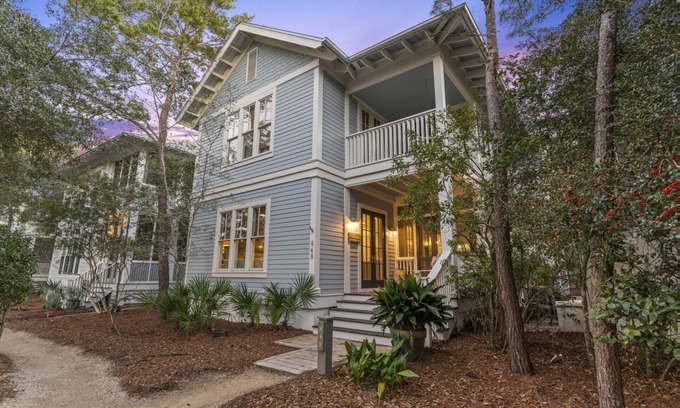 Cottage District Casa | Spring Break Availability! Conveniently located in the Watercolor Park District! 5 Adult Bikes!