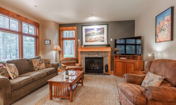 Crooked Pines Casa | Fall Availability! Updated Townhome! Short walk to Eagle Chair Lift!