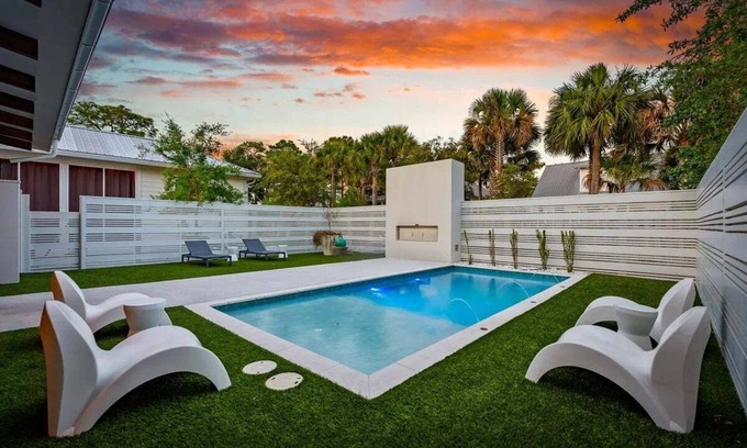 Sugarwood Beach Casa | Seagrove - Sleeps 10, Private Pool, Beach Access, Golf Cart and Bikes