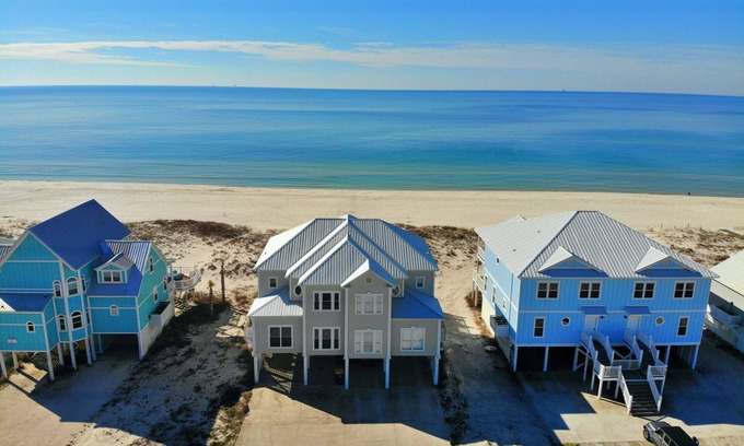 Surf Side Shores Casa | Beachfront Pet Friendly Duplex - Pools and Tennis