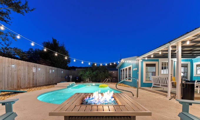 West Panama City Beach Cabaña | *Fall Dates*-Large Private Pool-Fire Pit-Walk To Beach-Dog Friendly-King Beds