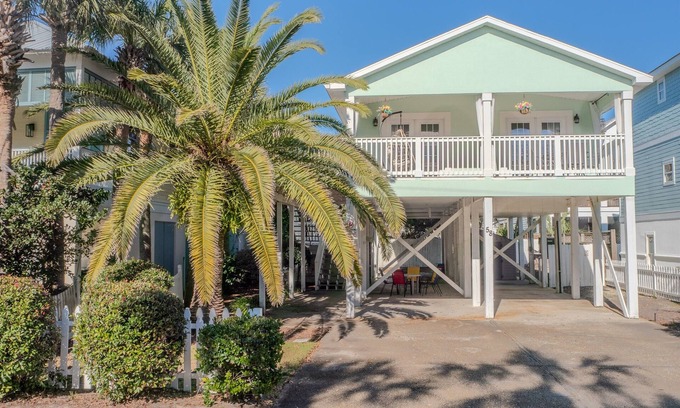 Frangista Beach Casa | Popular Beach Cottage 1block to beach access-Walk to shops/dining/bar