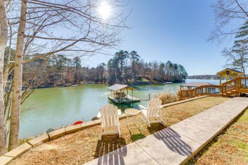 Scotts Casa | Fall Escape on Lookout Shoals Lake with Game Room!