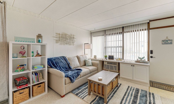 Midtown Ocean City Apartamento | Steps to Beach: Condo w/ Pool Access in Ocean City