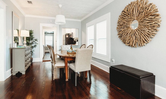 Historic Uptown Casa | Tranquilo bungalow histórico con encanto (unidad de arriba)