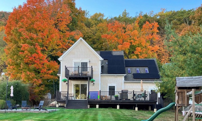 Greenwood Lake Casa | FALL GETAWAY. HUDSON VALLEY LAKEFRONT 50mi from NYC. @thelakehousegwlny