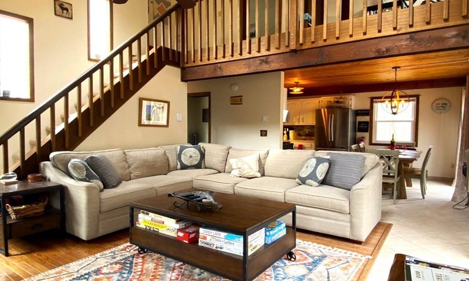 Lake Ariel Chalet De Esquí | Walking distance to beach in amenity filled "The Hideout" Tall Hill Lake Chalet