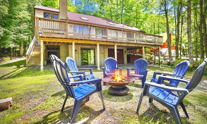 Lake Ariel Chalet De Esquí | HIDEOUT COTTAGE-SPACIOUS SLEEPS 13+BIG DECK+SMART TVs+FIRE PIT+GAME+KAYAKS+BIKES