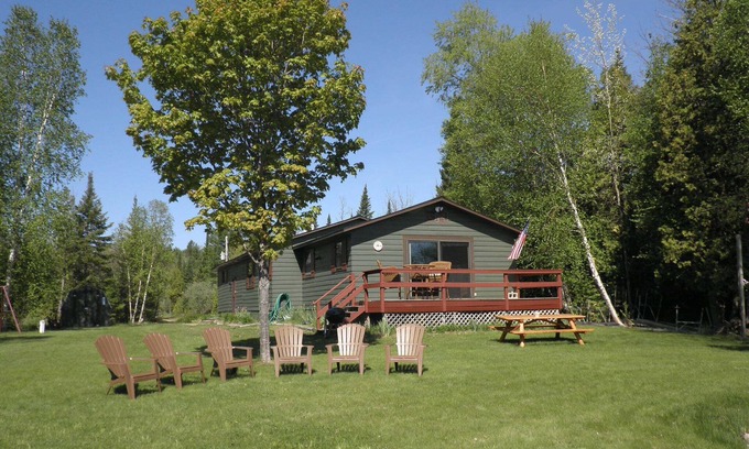 Lake Leelanau Cabaña | Happy Family Leelanau Lakefront Cottage