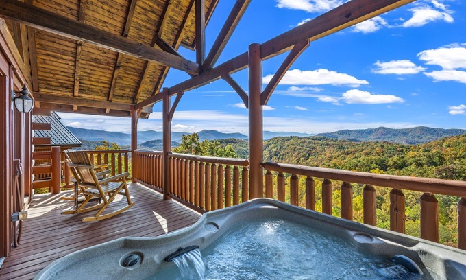 Gatlinburg - Pigeon Forge Cabina | Summer & Fall Specials - Amazing Mountain Views - Family and Pet Friendly!
