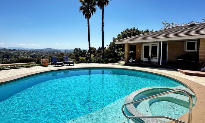 Fallbrook Casa | Fallbrook’s guest-pool house : An old Hollywood stars escape