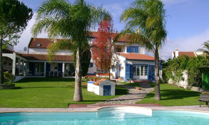 Riachos Casa | Casa de Família, mitad de camino Lisboa/Fatima, jardín y piscina privada