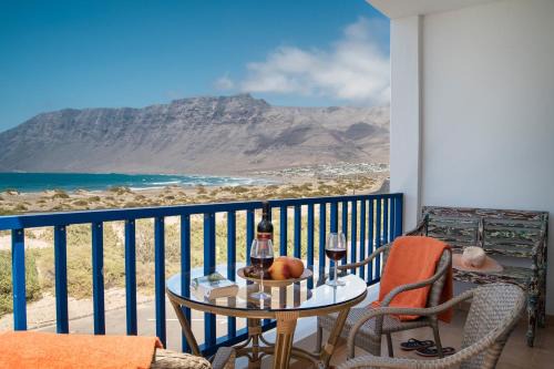 Caleta de Famara Apartamento | Famara Views I by Escapehome