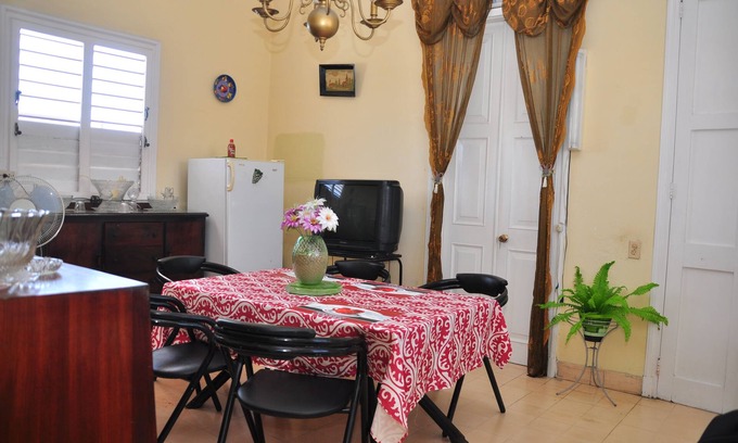 Cienfuegos Casa | Familia Cienfueguera