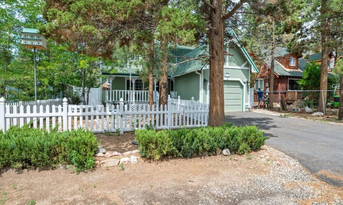 Peter Pan Cabina | Families love! Close to Slopes, Lake, Trails & All