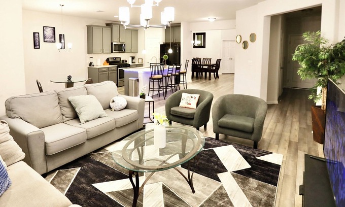 Georgetown Casa | Family and group friendly large, spacious modern home in Leander