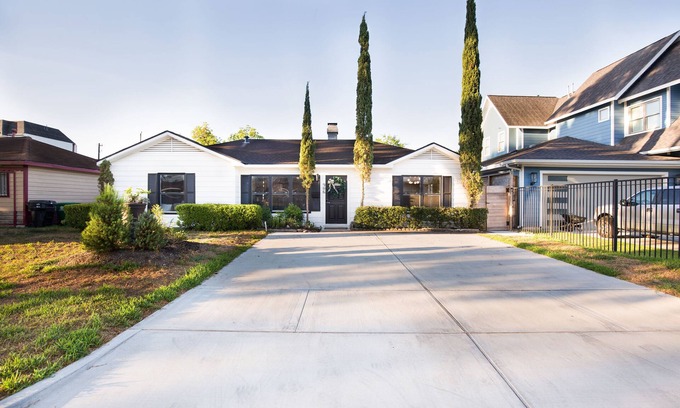 Shady Acres Casa | Family and pet friendly stylish home in excellent Heights location.