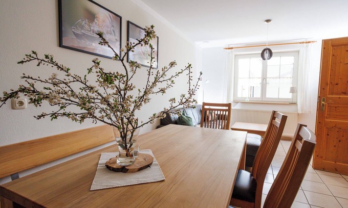 Gunzenhausen Apartamento | Acogedora casa de vacaciones con conexión Wi-Fi gratuita, habitaciones amplias y muchas oportunidades para sus hijos.