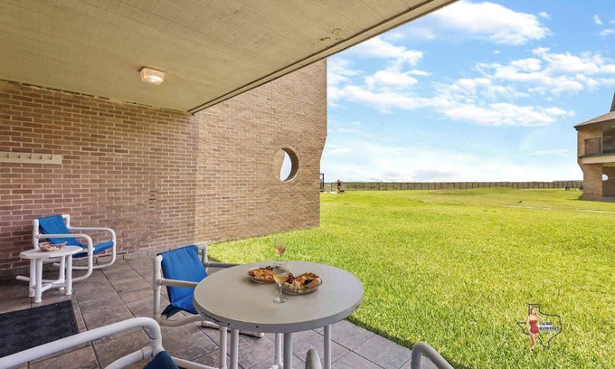 South Padre Island Apartamento | Family Beach Condo, Steps to Sand!