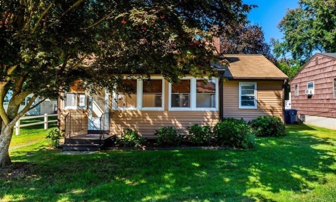 Old Lyme Casa | Family Beach Cottage