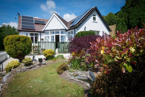 Tenby Casa | Family Beach House 200m to Sea 5 min to Tenby Town Centre