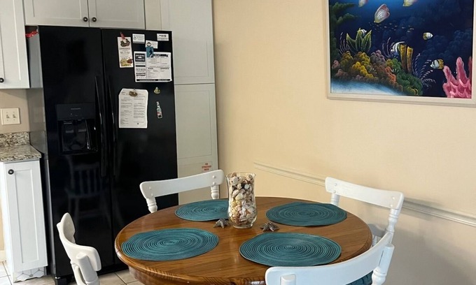 Bahama Beach Casa | Family Beach Retreat 5-min walk to the beach 2 FULL BATHS