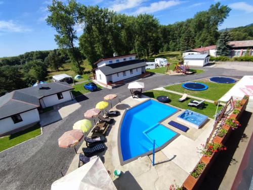 Prostredni Lanov Otro | Family Bungalows & Camp