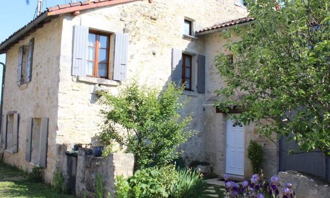 Saint-Front-la-Riviere Cabaña | Casa rural familiar con WiFi cerca de Brantôme