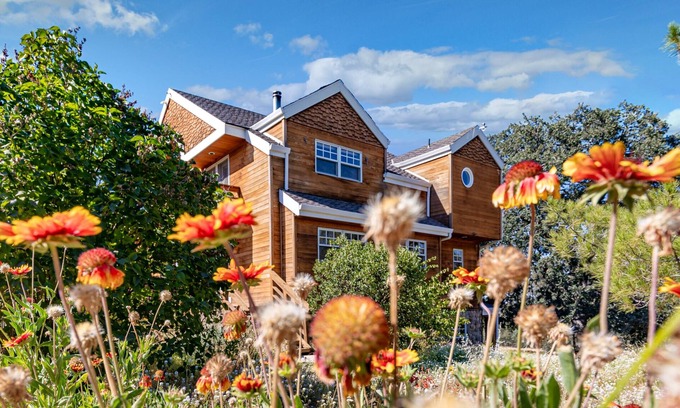 Tehachapi Casa | Family Cabin Retreat, Hot Tub, Game Room and More!