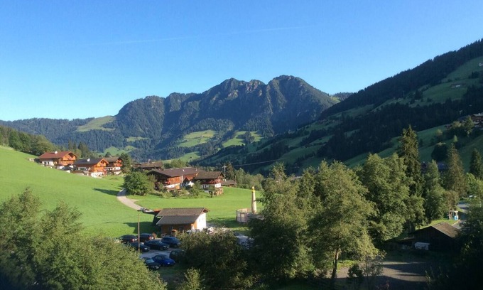 Inneralpbach Chalet De Esquí | Family Chalet with breath-taking mountain views. 5 minute walk to ski lift!