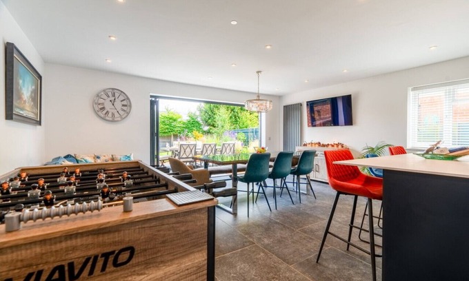 New Forest District Casa | Family Coastal Escape – Garden, Games & 4 Baths