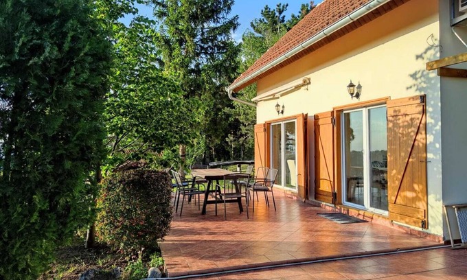 Petrovaradin Cabaña | Family cottage with Heated Pool & Vineyard views