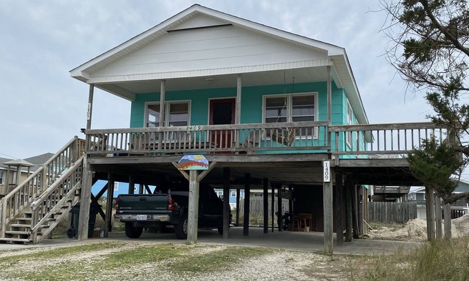 Topsail Beach Cabaña | Family Cottage at south end of island