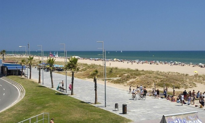 Castelldefels Condominio | FAMILY DELUXE APARTMENT BEACH