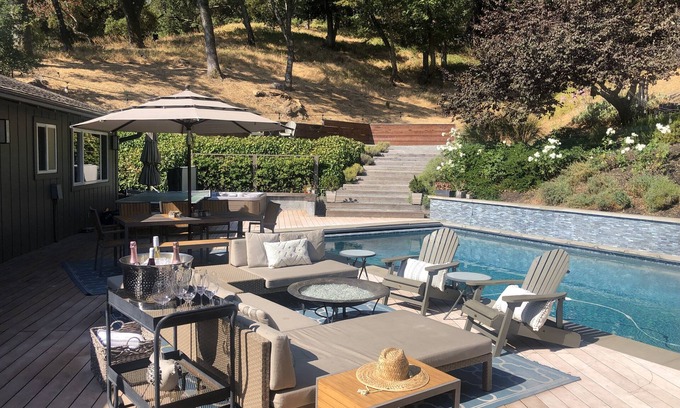 San Anselmo Casa | Family Destination - Private Acre in Ross - Heated Pool & Sport Court