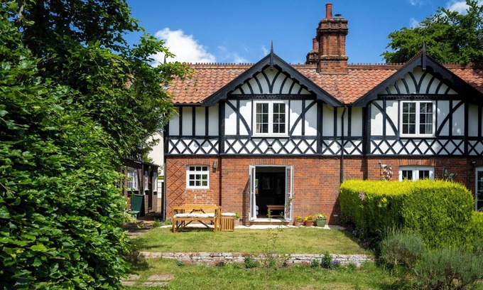 Woodbridge Cabaña | Family & Dog-Friendly 3BR/2BA Suffolk Cottage, Gardens – Near Coast & Castles