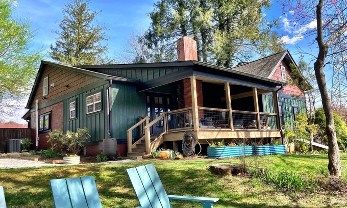 Canton Casa | Family & Dog Friendly House With Hot Tub OnThe Pigeon River Near Asheville, NC!